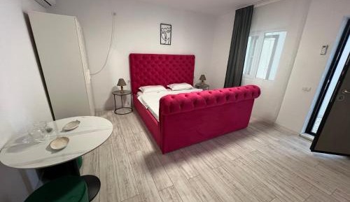 Deluxe Room (2 Adults + 1 Child)