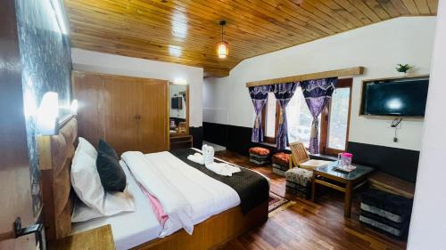 Deluxe Family Suite