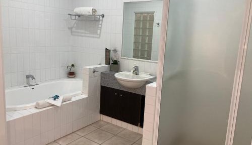 Queen Room with Spa Bath