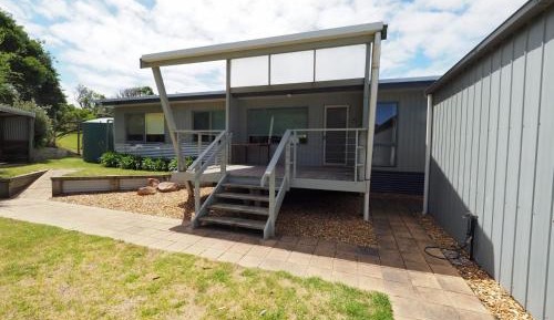 Three-Bedroom House - No linen provided