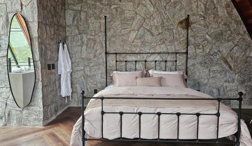 Deluxe Suite with Spa Bath