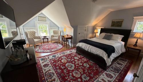 Deluxe Queen Room