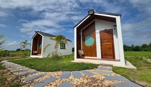 Deluxe Double Room (2 Adults + 1 Child)