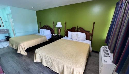 Deluxe Queen Room