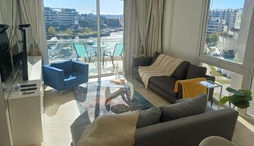 Apartment with Lake View