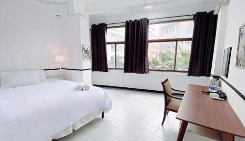 Deluxe Queen Room