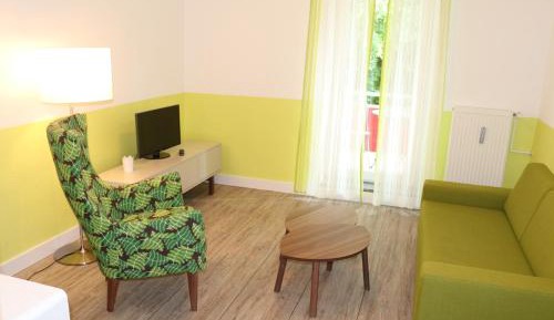 One-Bedroom Apartment with Balcony - Paul -