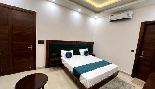 Double Room with Private Bathroom