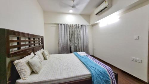 One-Bedroom Apartment with Balcony and City View