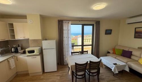 Deluxe One-Bedroom Apartment with Ocean View