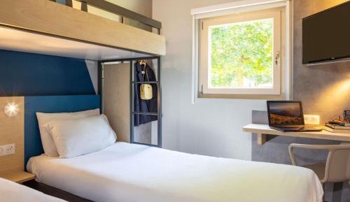 Standard Room with Two twin beds and One bunk bed