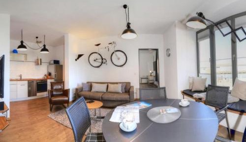 One-Bedroom Apartment with Balcony