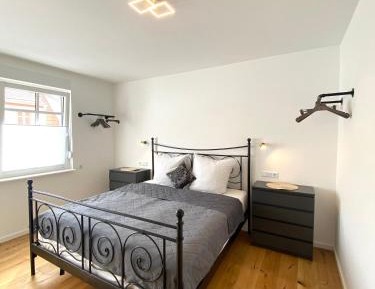 One-Bedroom Apartment with Shower