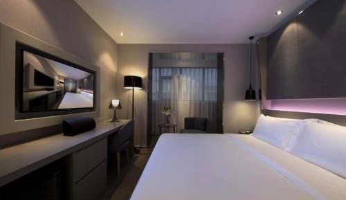 Business Queen Room