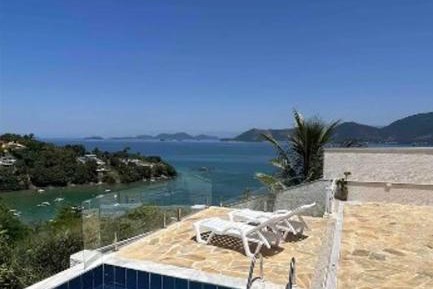 Four-Bedroom Holiday Home