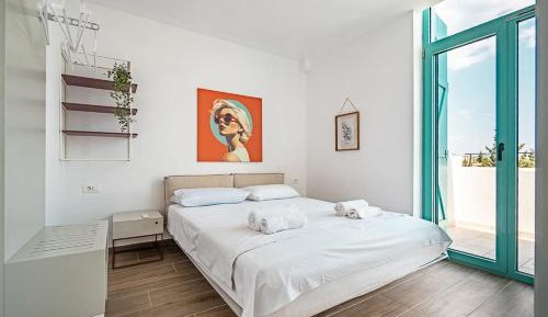 Two-Bedroom Apartment with Balcony and Sea View