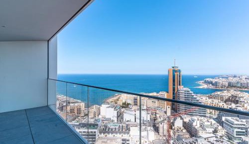 Deluxe One-Bedroom Apartment with Ocean View