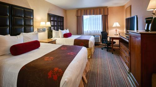 Queen Suite with Two Queen Beds - Non-Smoking