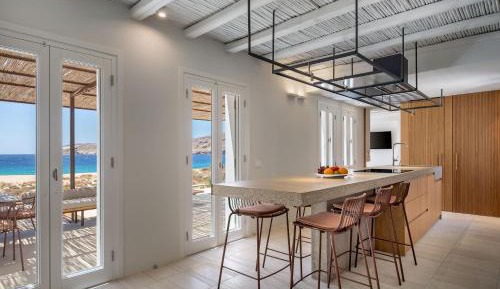  Beachfront 4 Bedroom Villa with Hammam