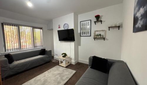 One-Bedroom Deluxe Apartment