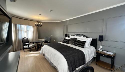 Suite with Hot Tub