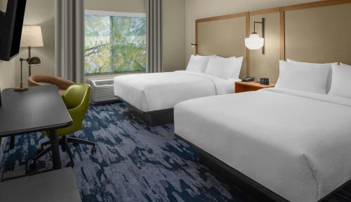 Queen Room with Two Queen Beds and Adapted Tub - Mobility Accessible