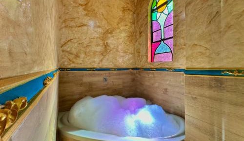 Deluxe Suite with Spa Bath