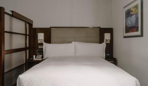 One-Bedroom Suite with Kitchenette 