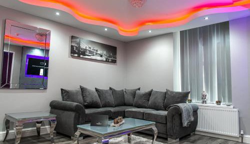 Deluxe One-Bedroom Apartment