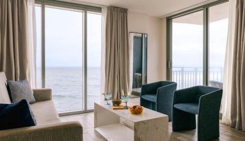 King Suite, Oceanfront (Self Check-in)