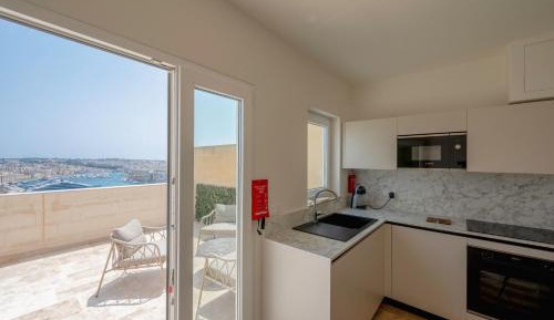 Studio Apartment with Harbor View