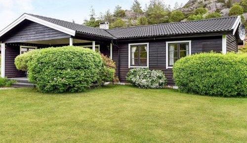 Three-Bedroom Holiday Home 