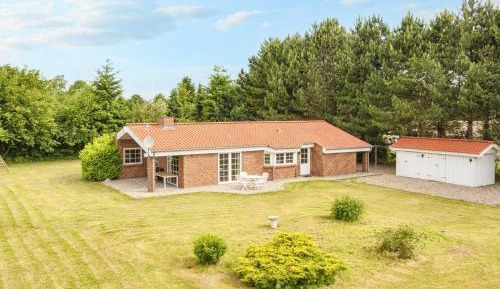 Three-Bedroom Holiday Home 