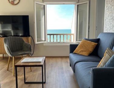 One-Bedroom Apartment - Sea Side