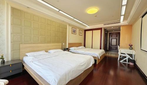 One-Bedroom Apartment with View