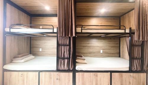 Single Bed in Mixed Dormitory Room