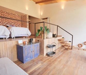 Deluxe Queen Suite