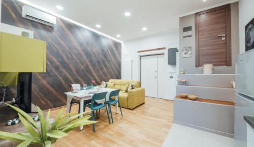 Deluxe One-Bedroom Apartment