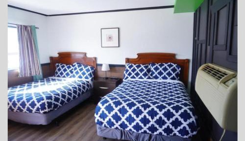 Queen Room with Two Queen Beds - Non-Smoking