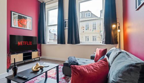 One-Bedroom Apartment with City View