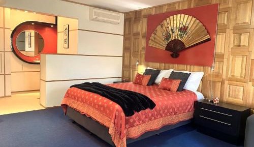 Japanese Queen Room