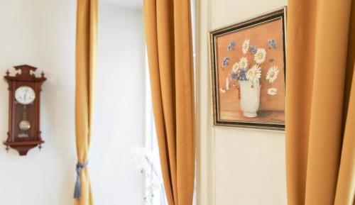 Classic One-Bedroom Apartment with King Bed