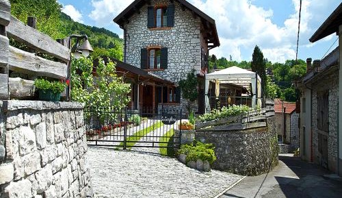 One-Bedroom Holiday Home