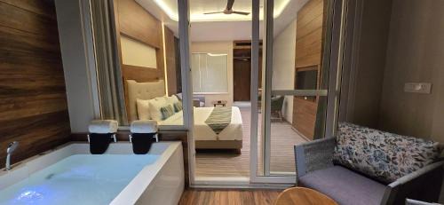 King Room with Mountain View