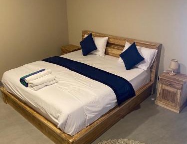 Deluxe Room (2 Adults + 1 Child)