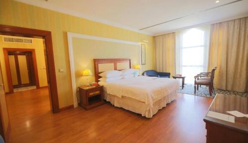 Executive Suite With One Guest Room