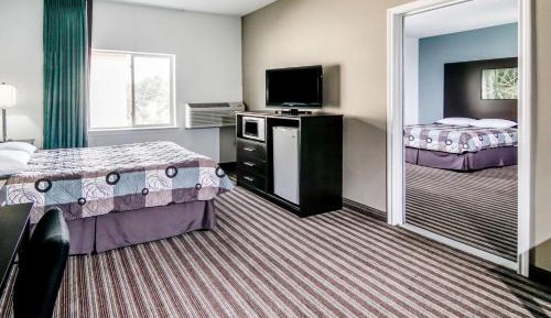 One-Bedroom Family Suite - Non-Smoking
