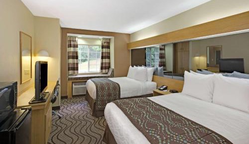 Deluxe Queen Room with Two Queen Beds - Non-Smoking