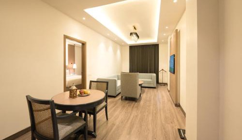 King Suite with Separate Living Room and Bath Tub - Non-Smoking