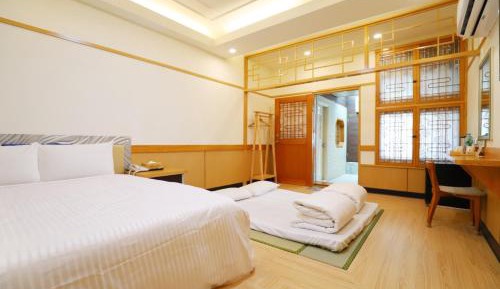 Double Room with a Double Bed and Two Extra Japanese-Style Futon Beds